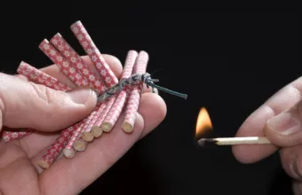 Έσκασε κροτίδα στο χέρι 14χρονου στην Κρήτη - Διεκομίσθη στο νοσοκομείο