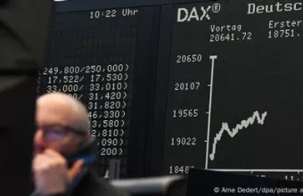 «Μαύρη Δευτέρα» στη σκιά του Τραμπ