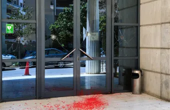 Σπασμένη γυάλινη πόρτα εφετείο Αθηνών