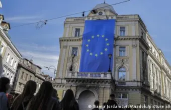 Ευρωπαϊκή σημαία σε κτίριο
