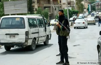 Ένοπλος σε δρόμο στη Συρία