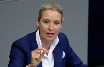 Γερμανία: Το AfD προκάλεσε θύελλα αντιδράσεων με τη διανομή πλαστών εισιτηρίων απέλασης σε μετανάστες
