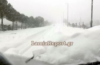 Επέλαση του χιονιά σε Λάρισα, Φθιώτιδα, Κυκλάδες, Κρήτη- Δείτε βίντεο και φωτογραφίες