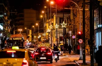 Ο Χριστουγεννιάτικος στολισμός σε κεντρικούς δρόμους της Αθήνας (pics)