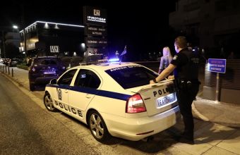 Δύο αστυνομικοί τραυματίστηκαν από επίθεση στο Μενίδι - 4 συλλήψεις