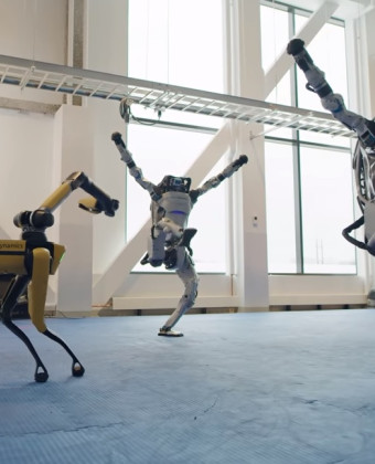 Ρομπότ της Boston Dynamics χορεύουν... Do you love me και ο Ίλον Μασκ "υποκλίνεται" (vid)