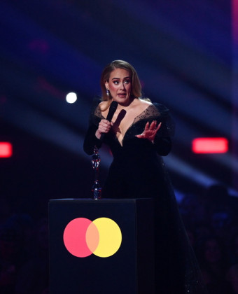Η Adele χορεύει pole dancing σε κλαμπ του Λονδίνου προκαλώντας πανικό-Δείτε βίντεο 