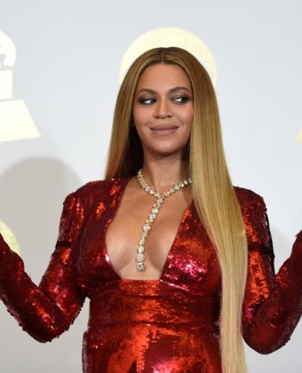 Beyonce: Φωτογραφίζεται ως «αμαζόνα» πάνω σε ψηφιακό άλογο
