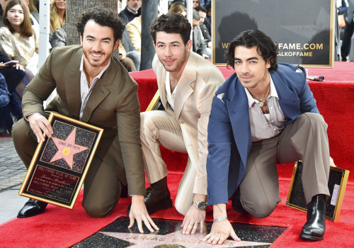 To μουσικό συγκρότημα «Jonas Brothers»