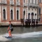 Βενετία: Πρόστιμα στους τουρίστες που έκαναν σερφ στο Μεγάλο Κανάλι