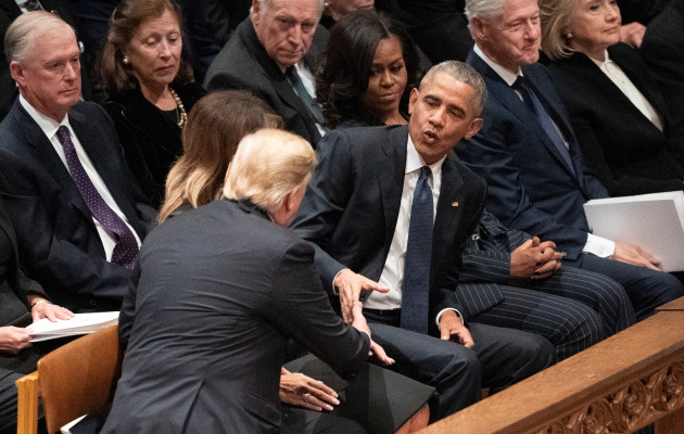 Η χειραψία του Αμερικανού προέδρου, Ντόναλντ Τραμπ με τον πρώην πρόεδρο, Μπαράκ Ομπάμα