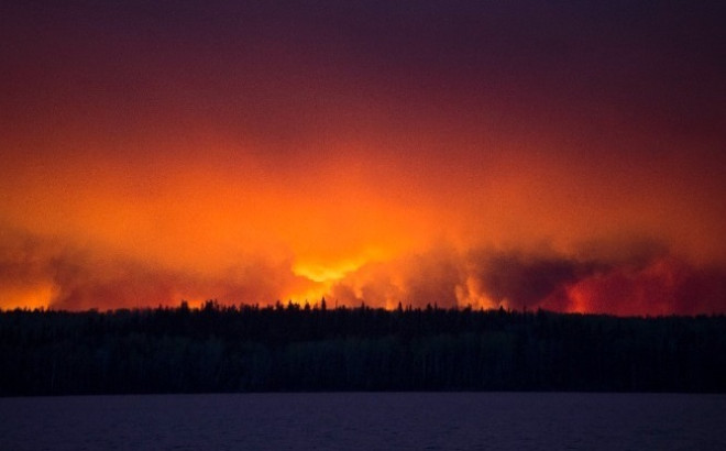 Μαίνονται οι δασικές πυρκαγιές σε επαρχίες του Καναδά