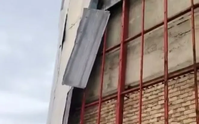 Ζημιές στο Δημοτικό Θέατρο της Κέρκυρας - Αποκολλήθηκαν πάνελ από τους ισχυρούς ανέμους