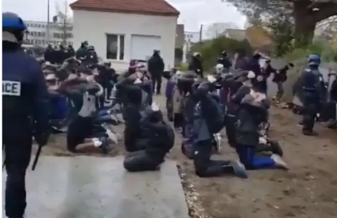 Αστυνομικοί γονατίζουν Γάλλους μαθητές για να τους συλλάβουν! (βίντεο) 