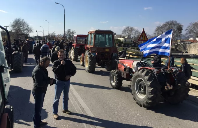 Κλειστή η εθνική Αθηνών - Θεσσαλονίκης στο κόμβο της Νίκαιας από αγρότες