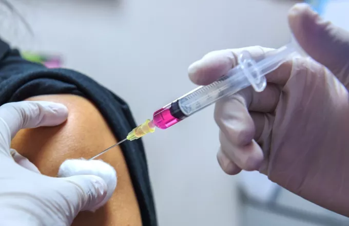 Γερμανός ιολόγος: Τα εμβόλια δεν θα είναι τέλεια ή 100% αποτελεσματικά