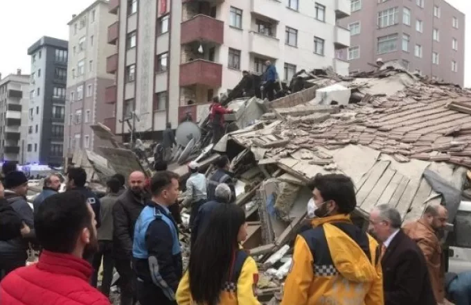 Έξι οι νεκροί από την κατάρρευση πολυκατοικίας στην Κωνσταντινούπολη