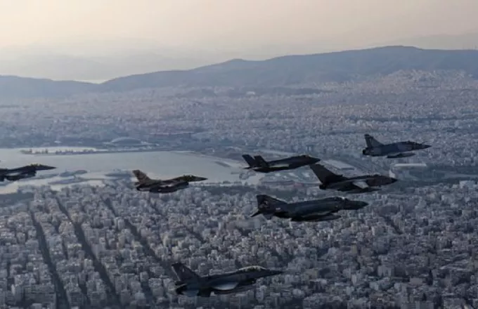 Εντυπωσιακές εικόνες με τα F-35 να σκίζουν τον αττικό ουρανό (vid) 