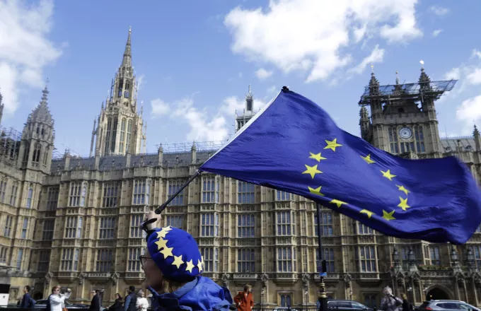 Πέρασε νόμος που αποτρέπει το άτακτο Brexit στις 12 Απριλίου 