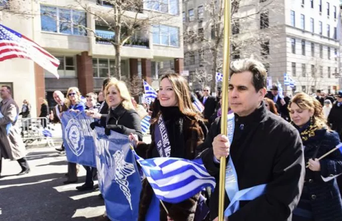 Χιλιάδες Έλληνες παρέλασαν στην Εθνική Παρέλαση του Ελληνισμού στη Νέα Υόρκη (video)  