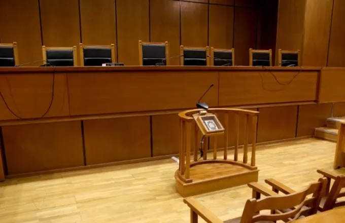 Διεκόπη για την Παρασκευή η δίκη της ΧΑ λόγω κατάρρευσης κατηγορουμένου