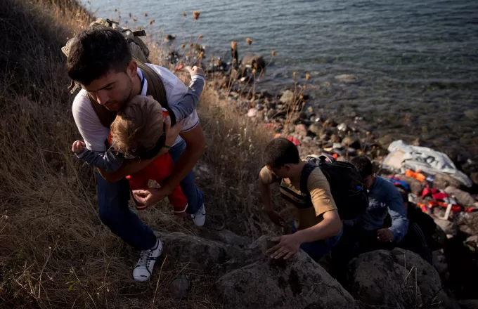 Προσφυγικό: Η Μέρκελ φοβάται νέο 15 – Σε Αθήνα - Άγκυρα Ζέεχοφερ και Καστανέρ