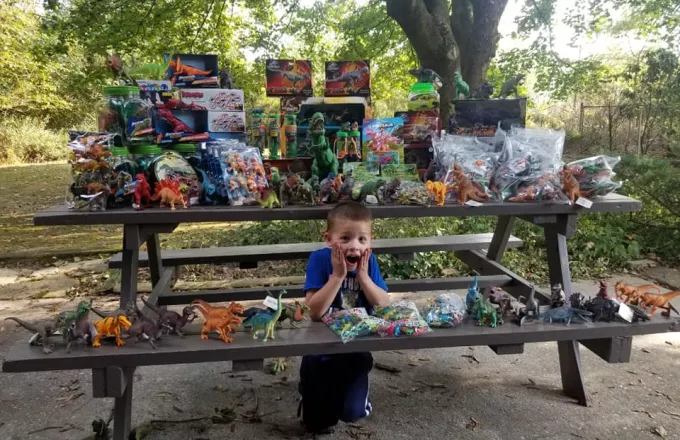 Το αγόρι που χάρισε 3.000 παιχνίδια στην κλινική που το έσωσε