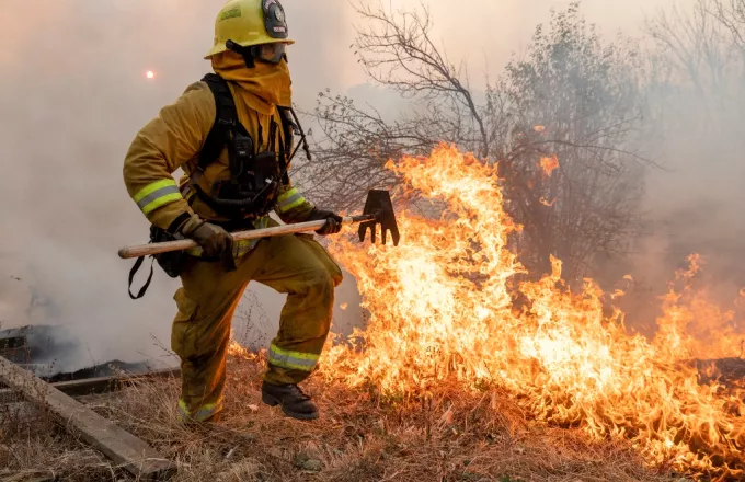 Νέα πυρκαγιά στην Καλιφόρνια. Διάσημοι εγκαταλείπουν τις επαύλεις τους
