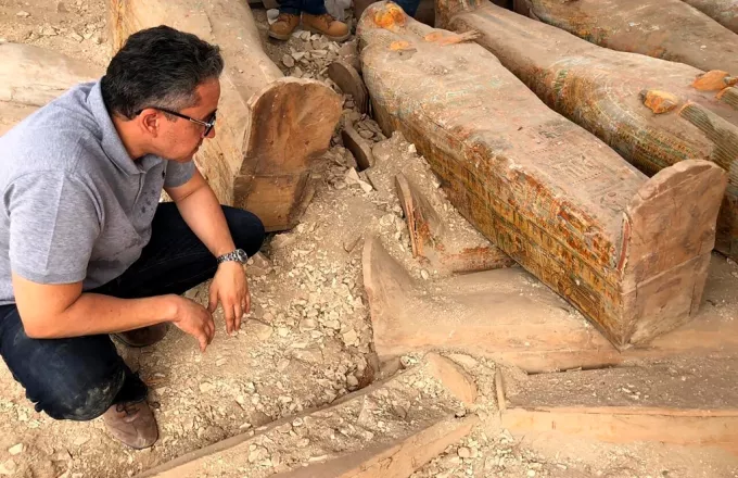 Αιγύπτιοι αρχαιολόγοι ανακάλυψαν 20 άθικτες σαρκοφάγους στο Λούξορ (pics)