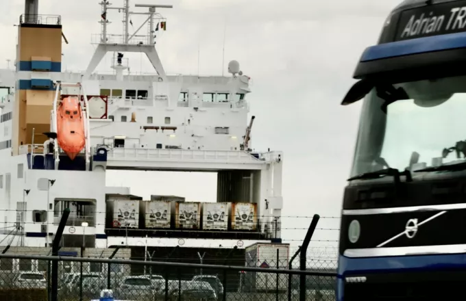 Είκοσι μετανάστες εντοπίστηκαν σε δύο φορτηγά στο Βέλγιο