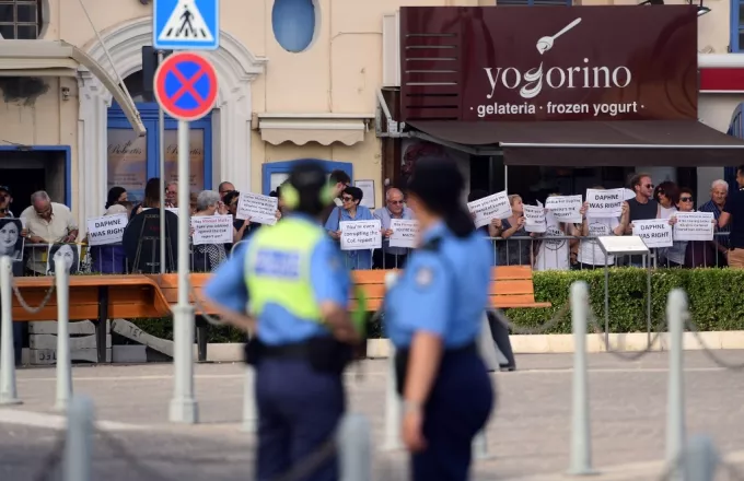 Μάλτα: Μετανάστες πυρπόλησαν 5 οχήματα και τραυμάτισαν έναν αστυνομικό σε κέντρο κράτησης