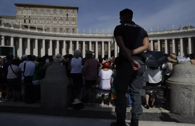 Η αστυνομία του Βατικανού κατέσχεσε "έγγραφα και ηλεκτρονικές συσκευές" από ανώτατες υπηρεσίες της Αγίας Έδρας