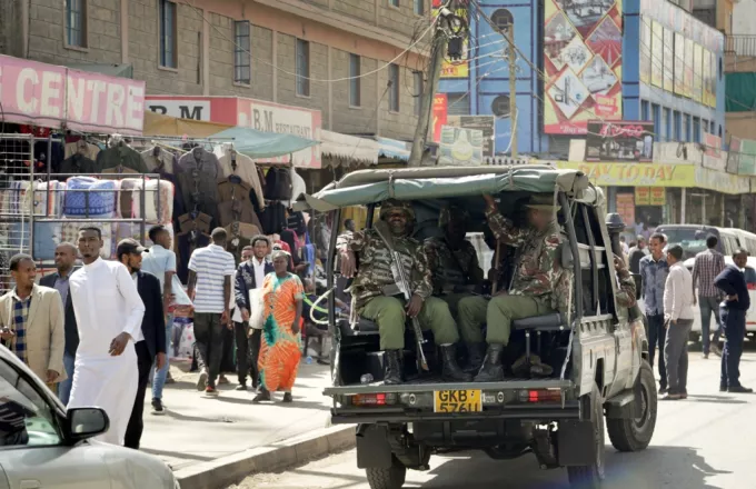 Τουλάχιστον 10 αστυνομικοί σκοτώθηκαν σε βομβιστική ενέργεια στην Κένυα