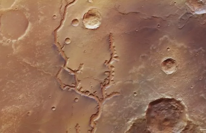 Νέες εντυπωσιακές φωτογραφίες από κοιλάδες του Άρη