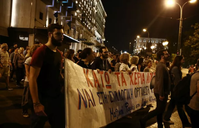 Μικροεπεισόδια σε πορεία διαμαρτυρίας στο κέντρο της Αθήνας για τη Συρία