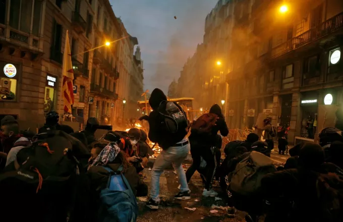 Εικόνες χάους στη Βαρκελώνη (pics)