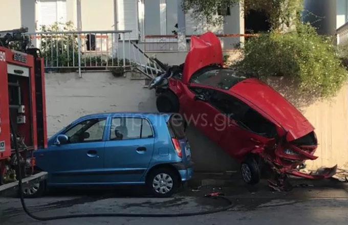 Κρήτη: Aυτοκίνητο «προσγειώθηκε» σε μπαλκόνι 