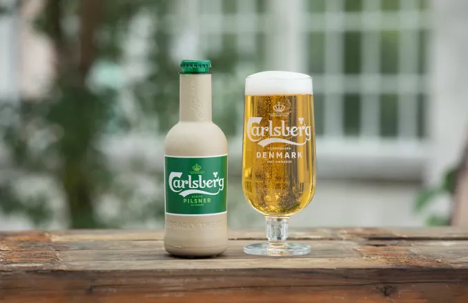 Η Carlsberg επιχειρεί να φτιάξει χάρτινα μπουκάλια μπύρας