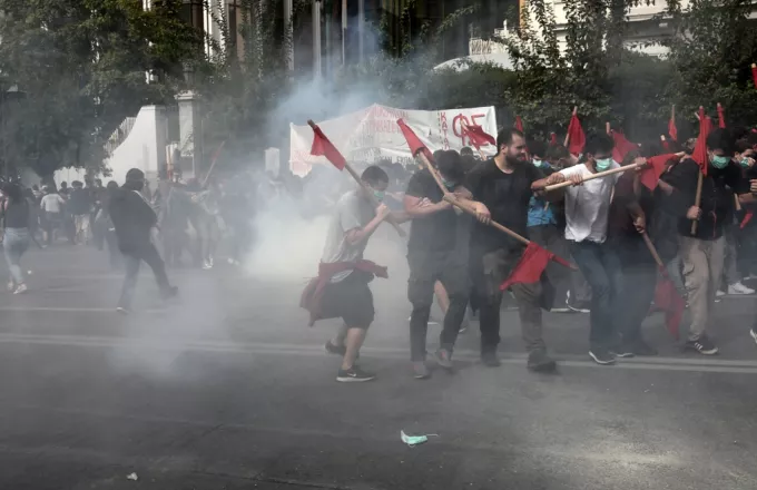 Επεισόδια και χρήση χημικών στην φοιτητική πορεία στην Αθήνα (pics)