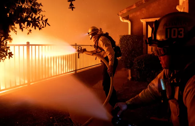 ΗΠΑ: Εκκενώνονται περιοχές λόγω πυρκαγιών στην Καλιφόρνια