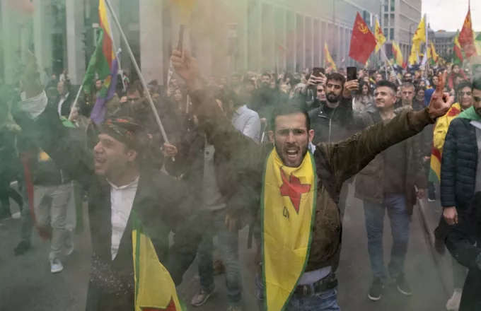 Γερμανία: 10.000 διαδήλωσαν υπέρ των Κούρδων στην Κολωνία