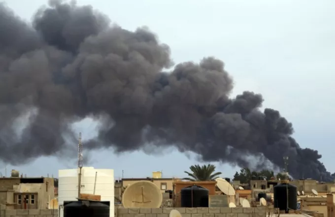 Λιβύη: Έξι τραυματίες από αεροπορικό βομβαρδισμό σε προάστιο της Τρίπολης
