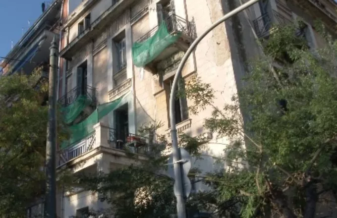 Τα ευρήματα από την αστυνομική επιχείρηση σε κτίριο υπο κατάληψη δίπλα στην ΑΣΟΕΕ (φώτο - βίντεο)