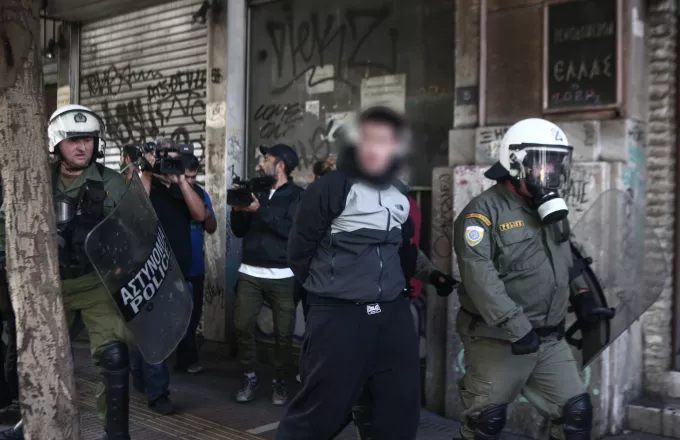 Ομόνοια: Μια σύλληψη και τέσσερις προσαγωγές για τα επεισόδια στο μαθητικό συλλαλητήριο