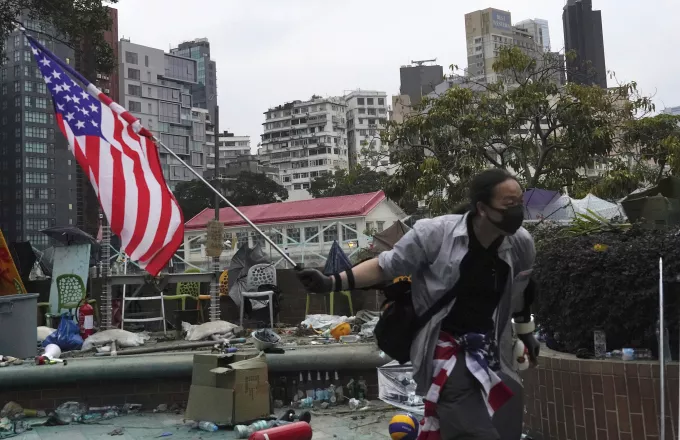 Η αμερικανική Βουλή ενέκρινε μέτρα υπέρ των διαδηλωτών στο Χονγκ Κονγκ