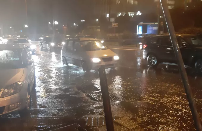 Προβλήματα στην κυκλοφορία σε αρκετούς δρόμους του λεκανοπέδιου λόγω βροχόπτωσης 