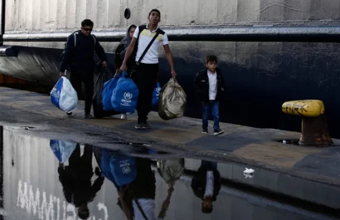 Στο λιμάνι του Πειραιά 367 μετανάστες και πρόσφυγες από τη Μυτιλήνη