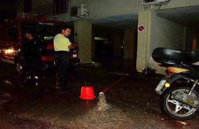 Θεσσαλονίκη: Έντονη βροχόπτωση στη Χαλκιδική – Πυροσβέστες απεγκλώβισαν δύο γυναίκες