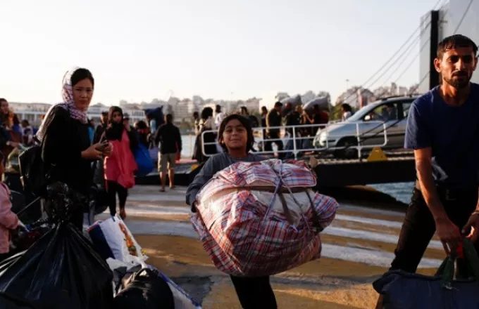 Στον Πειραιά 370 μετανάστες και πρόσφυγες από Χίο και Μυτιλήνη