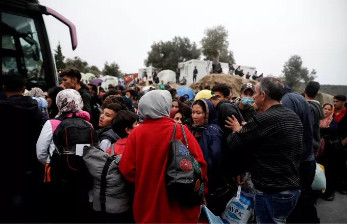 Μετακίνηση 668 αιτούντων άσυλο από τη Μόρια σε στρατόπεδο στη Ριτσώνα Αττικής